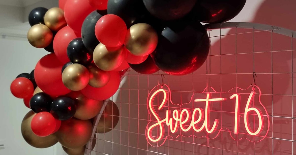 Balloon Garland Customize Your Backdrop with Party Colours Pimp Your